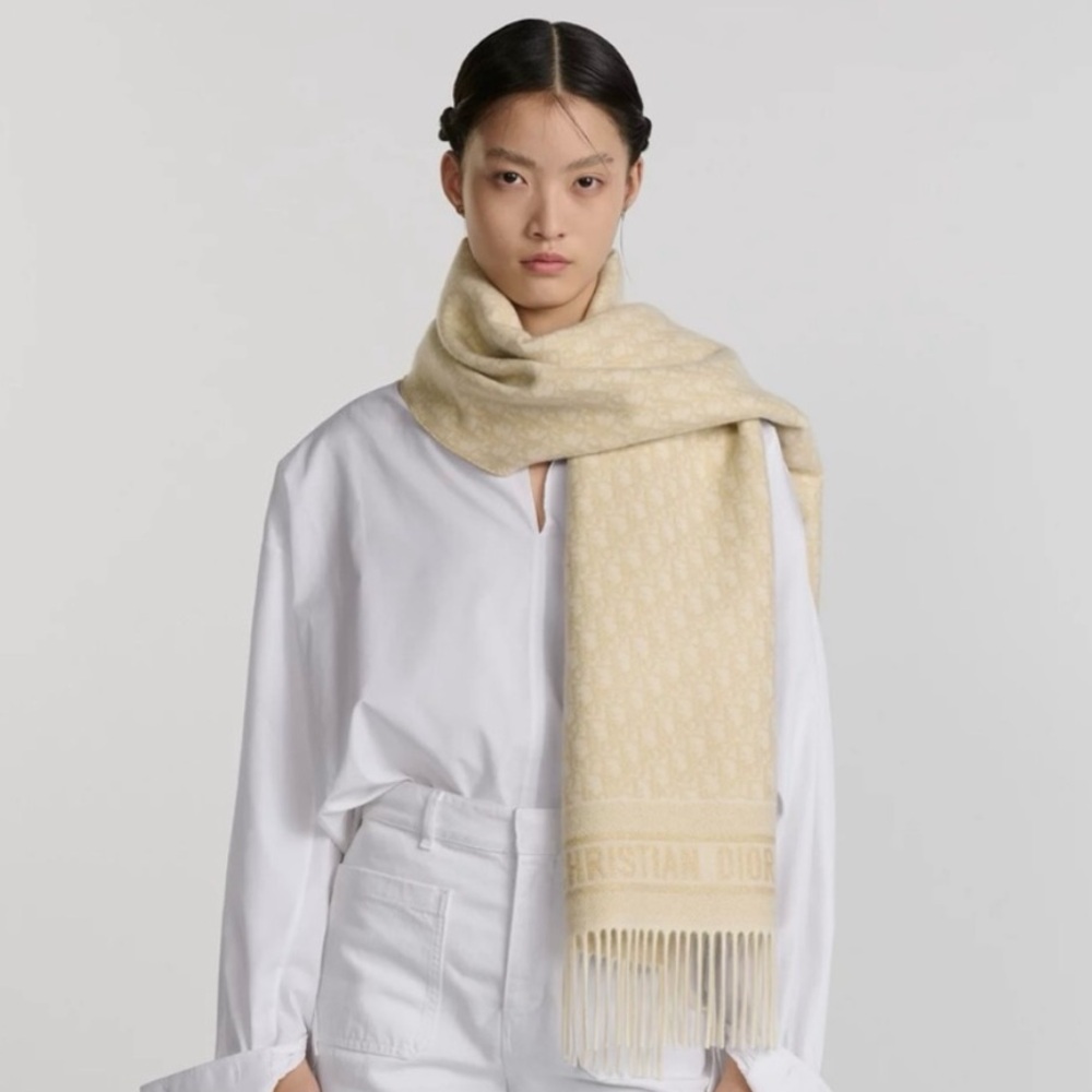 NWT 🌟Stunning🌟 Dior Metallic Gold Thread Cashmere Scarf $1500